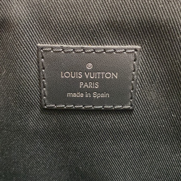 I am selling my Louis Vuitton Messenger bag. I had Bought A Smaller one. - Picture 3 of 3